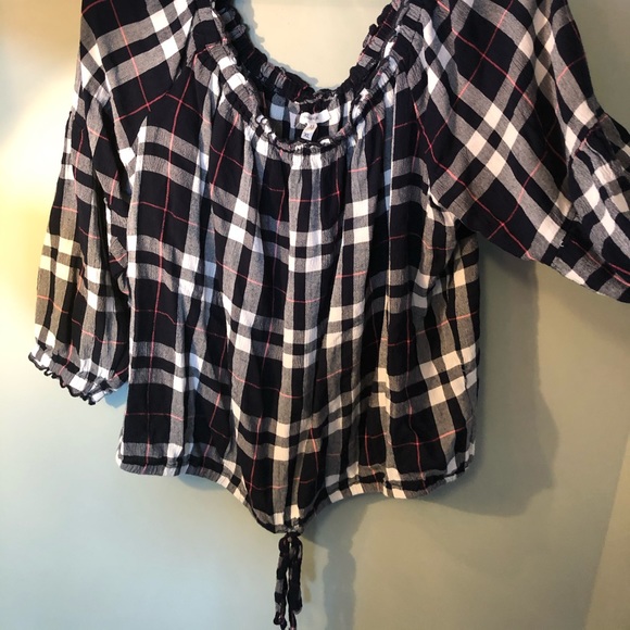 Off The Shoulder Shirt - Picture 2 of 3